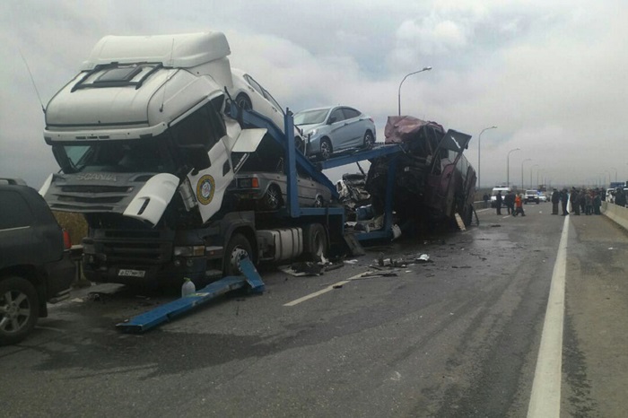 Moscow-Yerevan bus crashed into a truck leaving 5 dead 